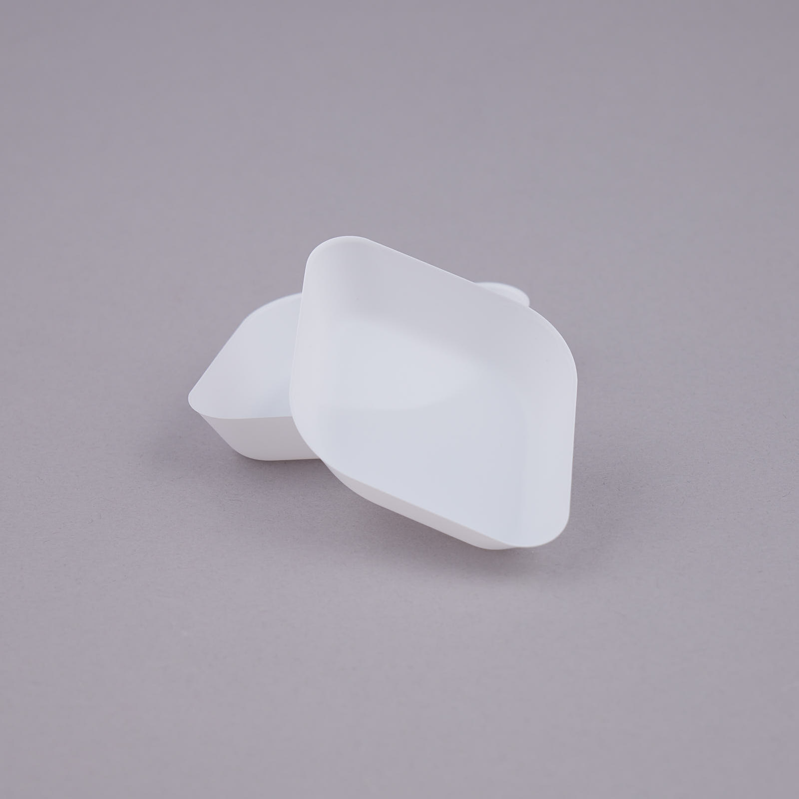 Weighing dishes PS 30 ml diamant shaped white  119 x 90 x 19 mm. antistatic